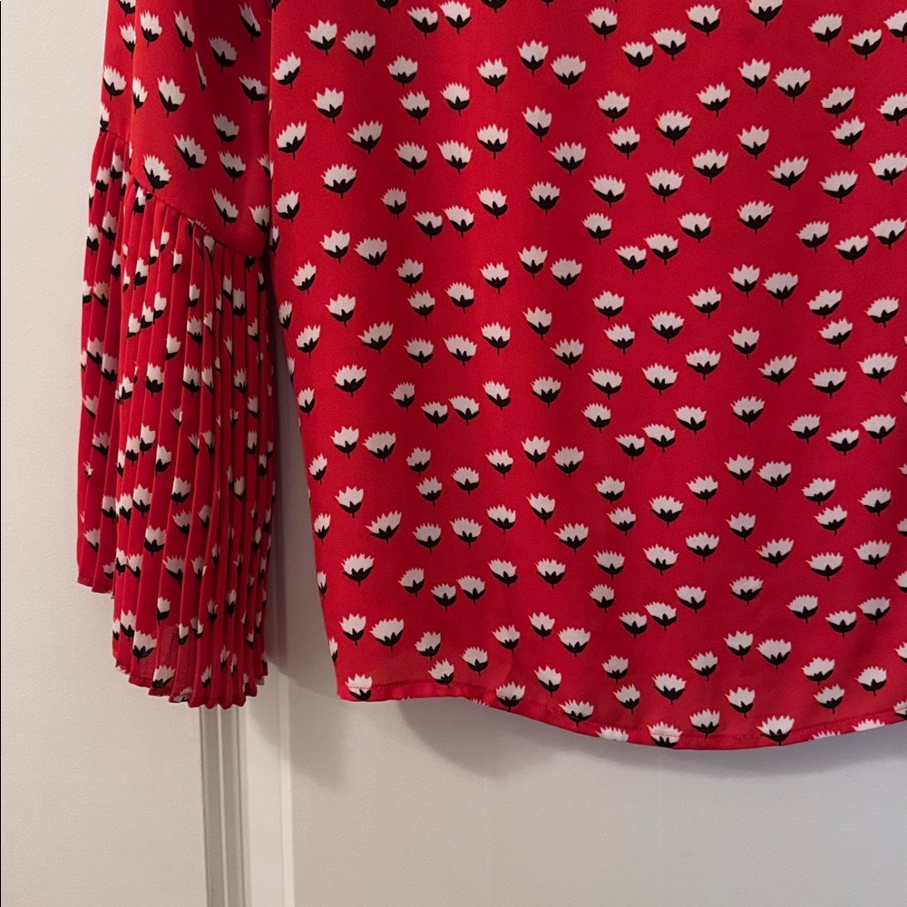 Ann Taylor Factory top w pleated wrists, Medium - Picture 2 of 6